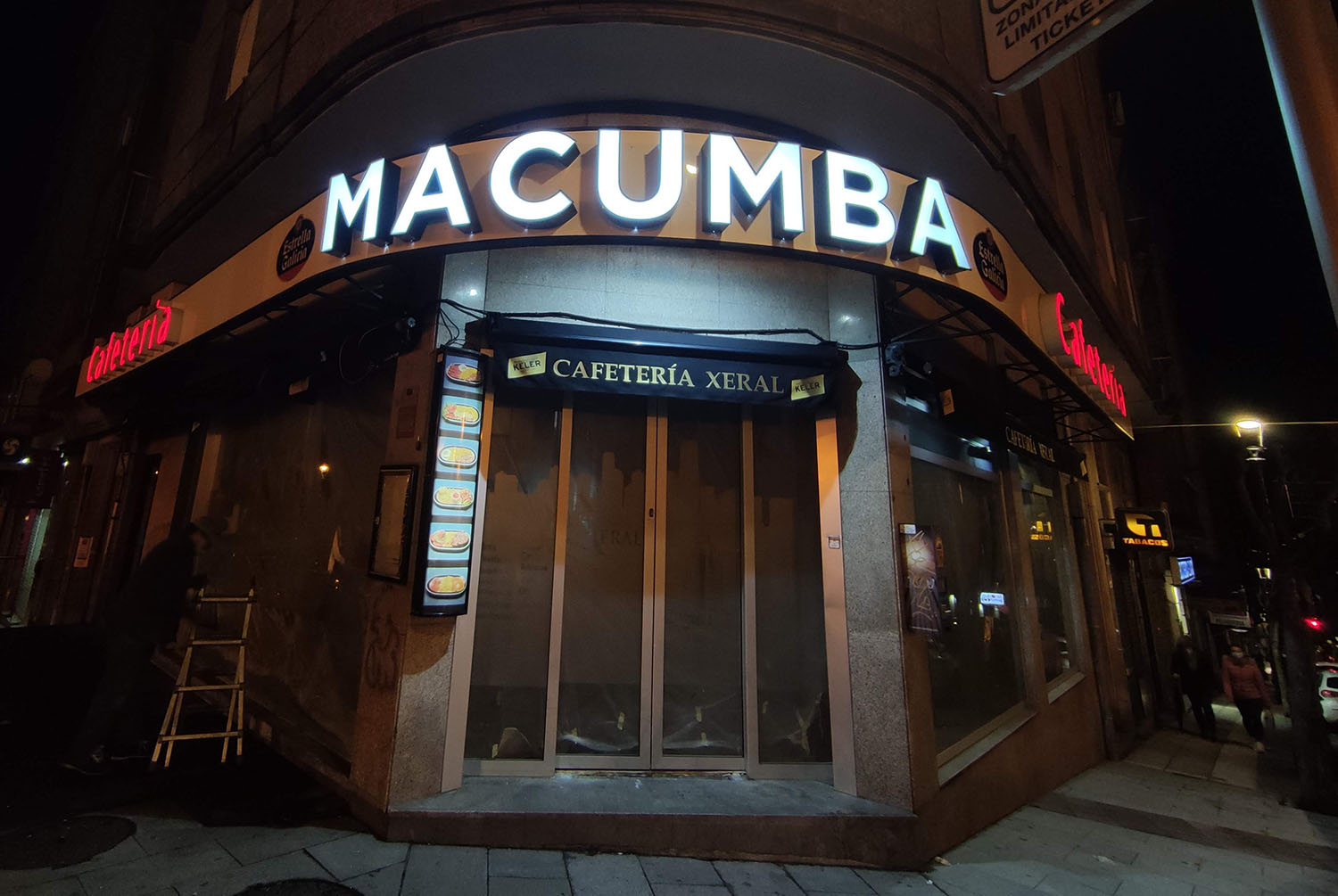 Rótulos con letras corpóreas retroiluminada​