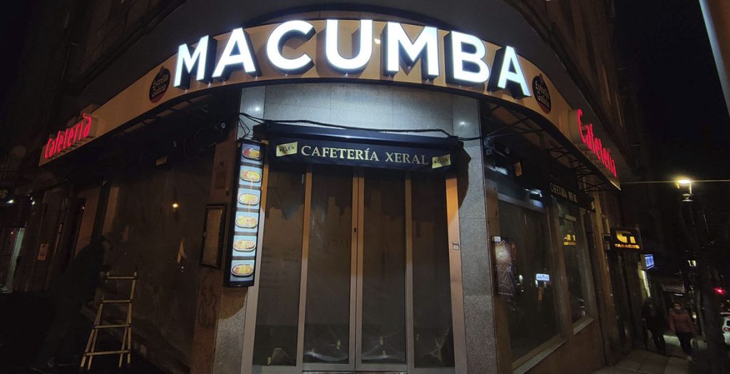 Rótulos con letras corpóreas retroiluminada